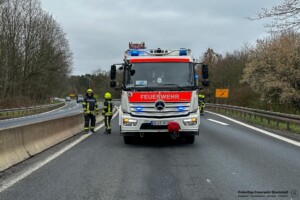 PKW-Brand auf der B469 bei Stockstadt am Main