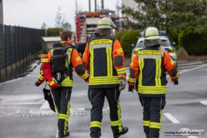 Am Mittwochmorgen um kurz nach 9 Uhr kam es in der Stockstädter Straße in Großostheim zu einem Brand in einem Firmengebäude. Die Brandmeldeanlage löste daraufhin aus. Vor Ort brannte ein Roboter. Das Feuer kjonnte schnell gelöscht werden. Auf Grund der größe des Gebäudes wurde die Feuerwehr Stockstadt und Gladbach hinzualarmiert. Die Feuerwehr war mit 37 Aktive vor Ort.