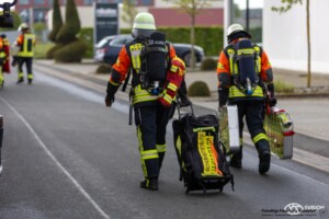Am Mittwochmorgen um kurz nach 9 Uhr kam es in der Stockstädter Straße in Großostheim zu einem Brand in einem Firmengebäude. Die Brandmeldeanlage löste daraufhin aus. Vor Ort brannte ein Roboter. Das Feuer kjonnte schnell gelöscht werden. Auf Grund der größe des Gebäudes wurde die Feuerwehr Stockstadt und Gladbach hinzualarmiert. Die Feuerwehr war mit 37 Aktive vor Ort.