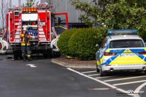 Am Mittwochmorgen um kurz nach 9 Uhr kam es in der Stockstädter Straße in Großostheim zu einem Brand in einem Firmengebäude. Die Brandmeldeanlage löste daraufhin aus. Vor Ort brannte ein Roboter. Das Feuer kjonnte schnell gelöscht werden. Auf Grund der größe des Gebäudes wurde die Feuerwehr Stockstadt und Gladbach hinzualarmiert. Die Feuerwehr war mit 37 Aktive vor Ort.