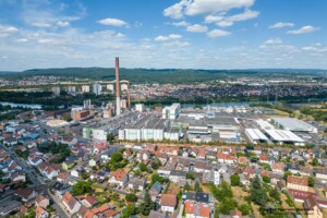 Sappi-Papierwerk in Stockstadt a. Main von Schließung bedroht,700 Arbeitsplätze in Gefahr. Bild: Sappi-Werk Stockstadt, im Vordergrund der Markt Stockstadt, im Hintergrund die Gemeinde Mainaschaff. Foto: Armin Lerch