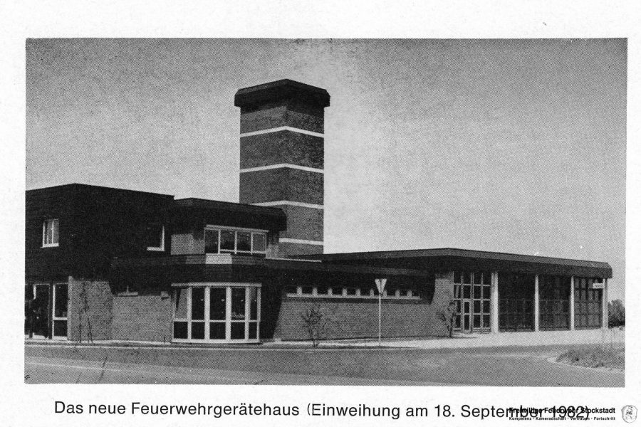 1982 Neues Feuerwehrhaus bei Einweihung Bild-01