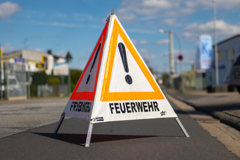 Symbolbild-Achtung-Bild-17