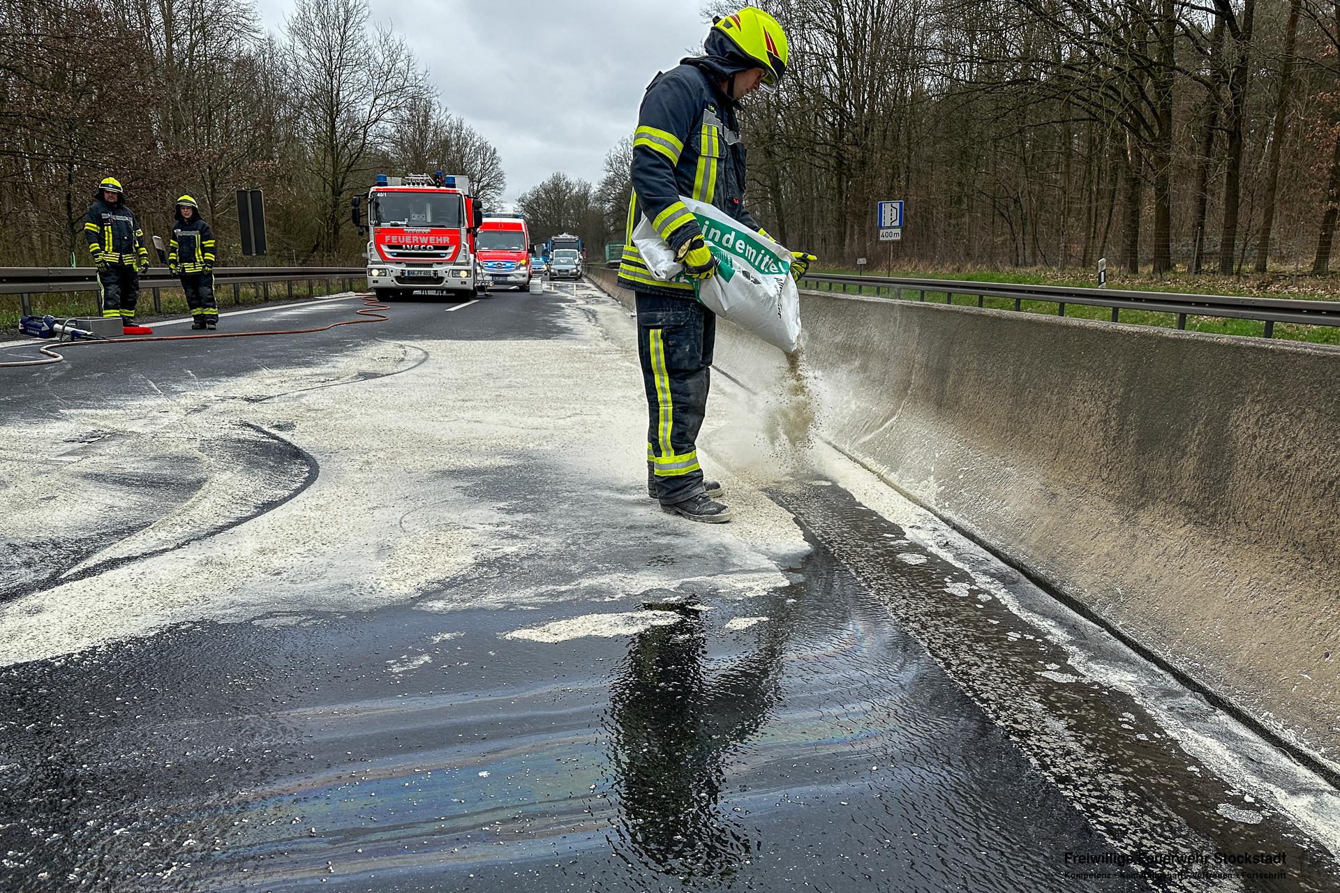 B 2 – PKW-Brand B469 – Feuerwehrfahrzeug Steckt Im Stau Fest ...